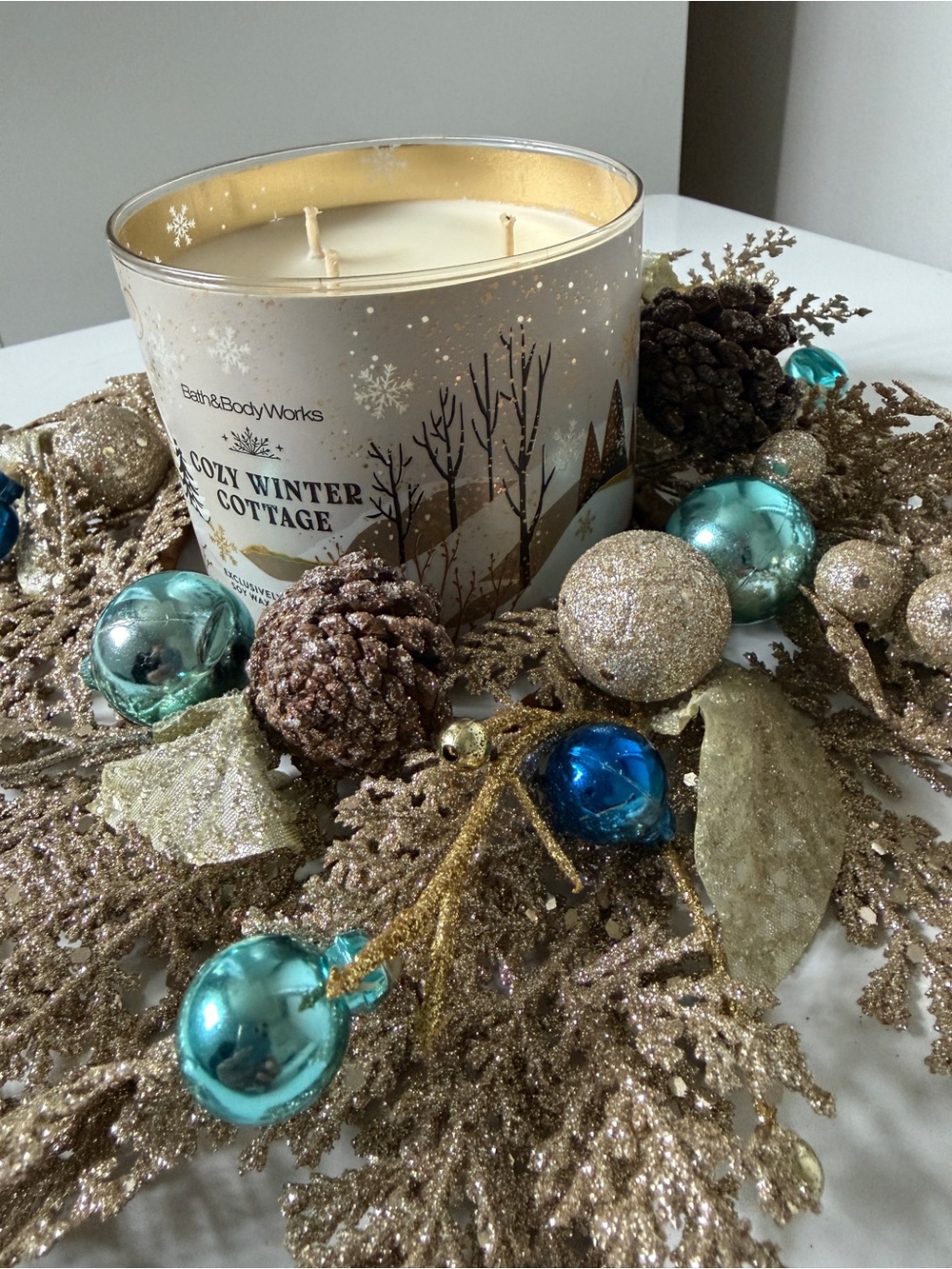 Bath & Body Works Holiday Bundle- Candle wreath & Candle